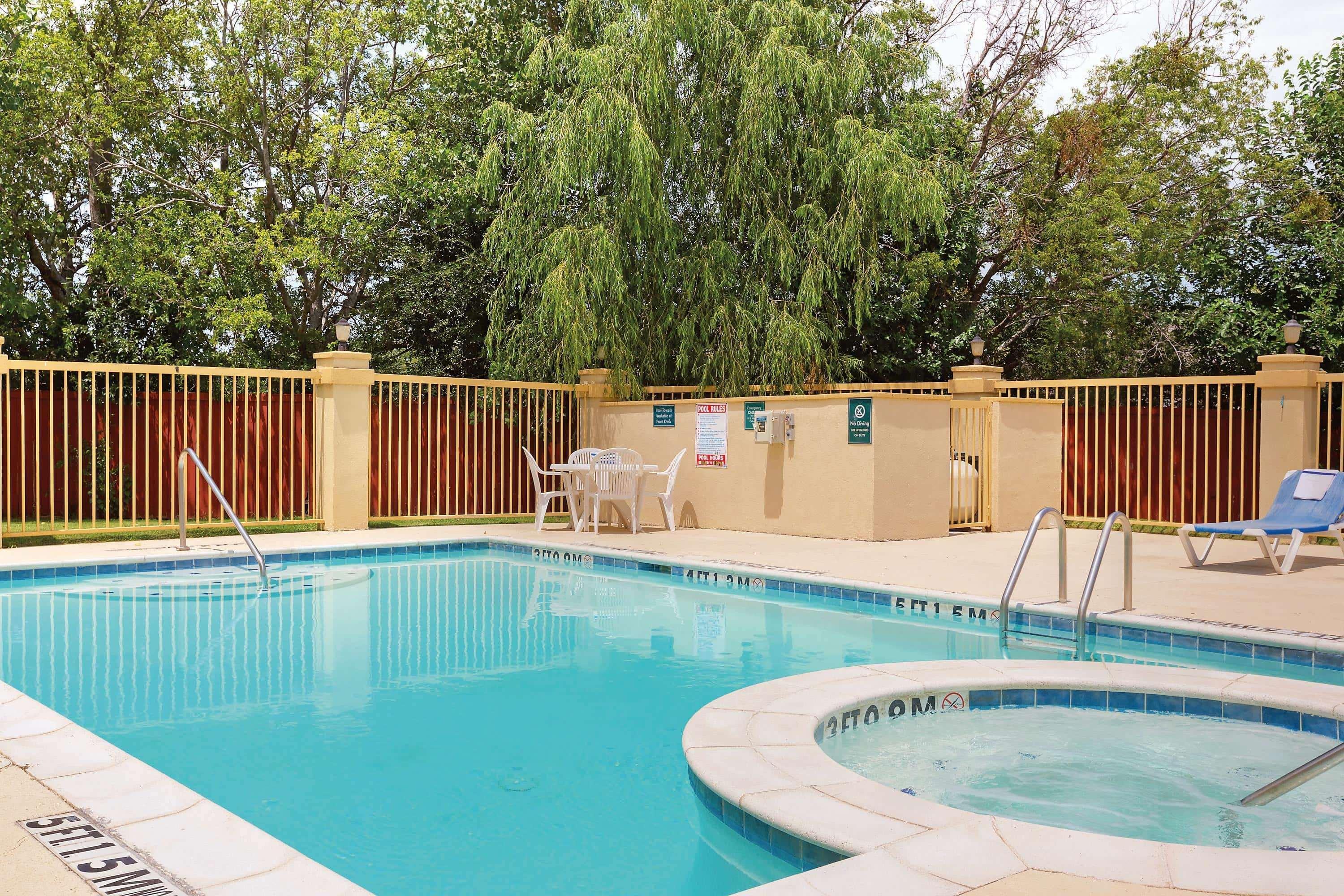 Hotel La Quinta By Wyndham Cleburne Exterior foto